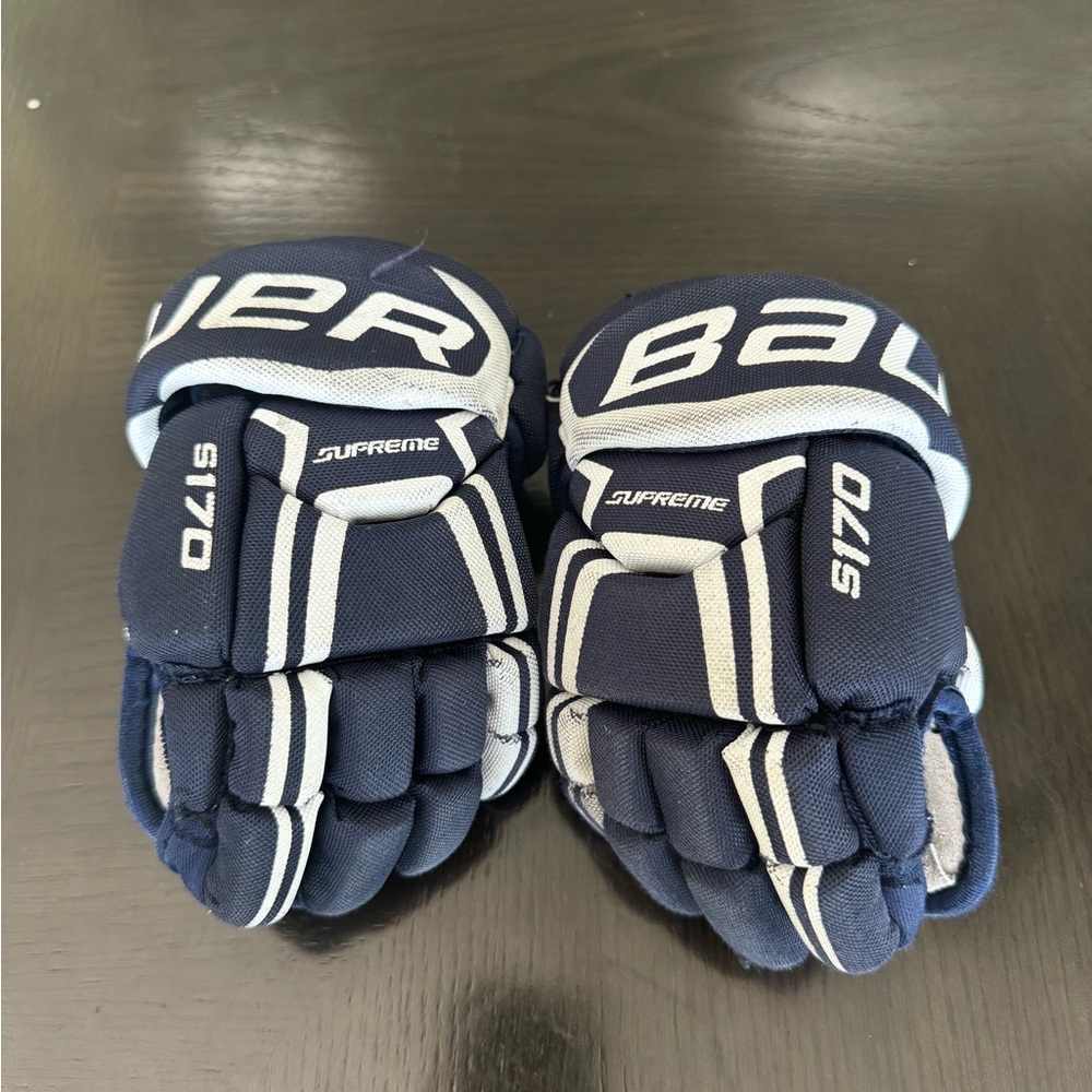 Bauer youth gloves in size 8 20cm
